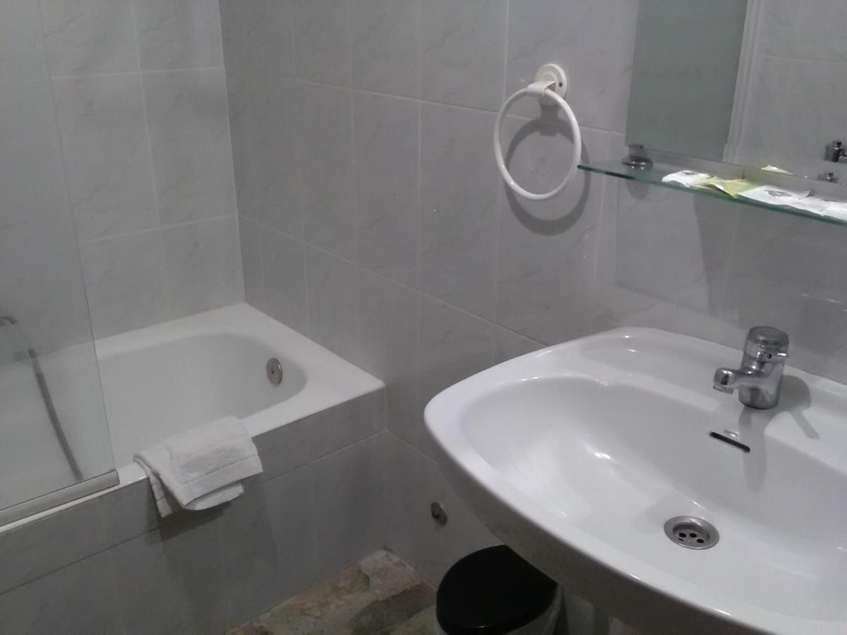 Hostal Restaurante El Cazador Nuévalos Exteriér fotografie